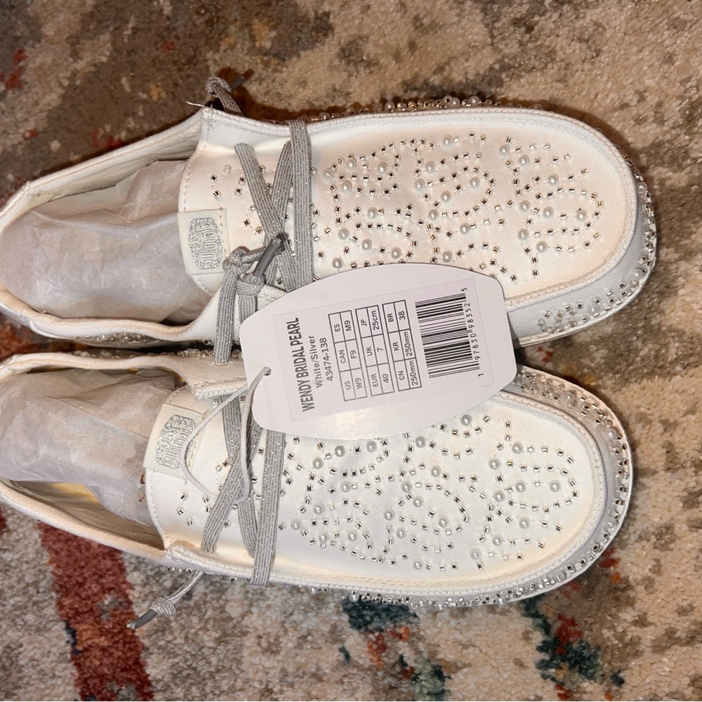 Hey Dude Women’s Wendy Bridal Pearl Slip On Sneakers SzW9 - Picture 4 of 9